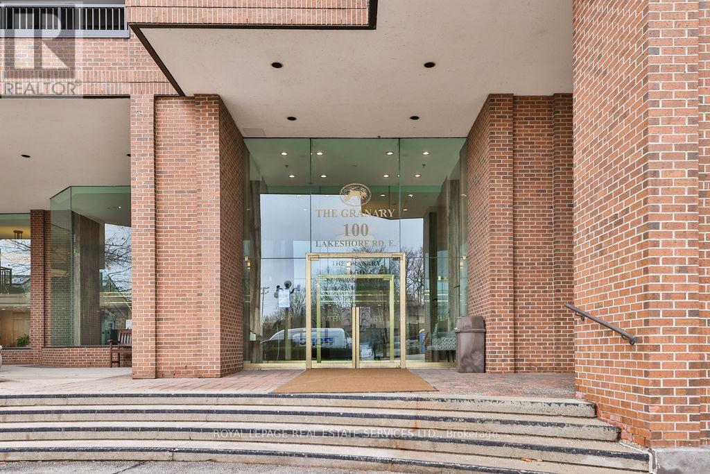 708 - 100 Lakeshore Road E, Oakville, Ontario  L6J 6M9 - Photo 4 - W12880000