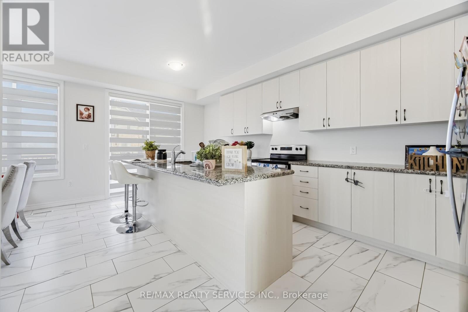 41 Camino Real Drive, Caledon, Ontario  L7C 4L9 - Photo 3 - W12880036