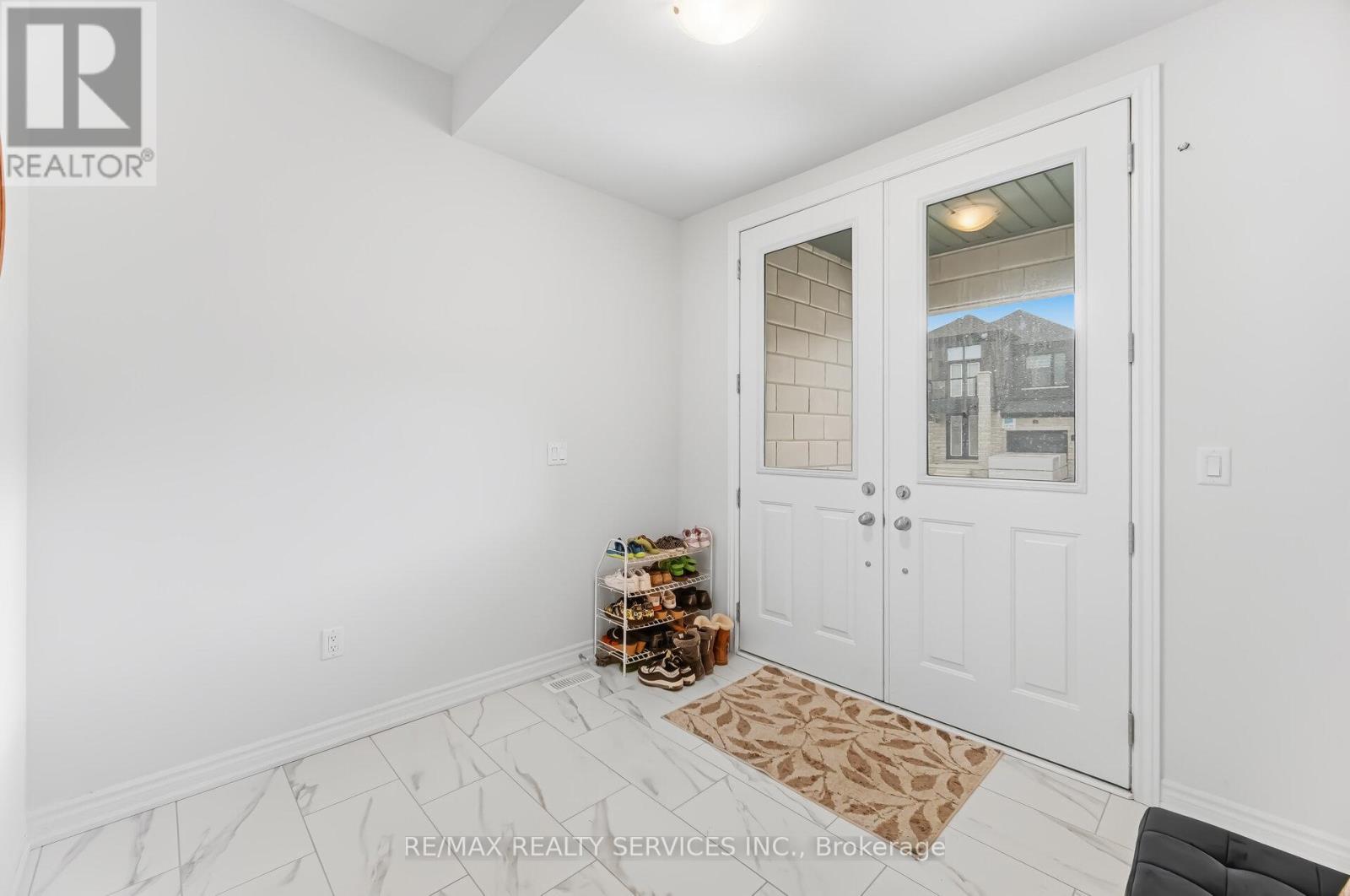 41 Camino Real Drive, Caledon, Ontario  L7C 4L9 - Photo 8 - W12880036