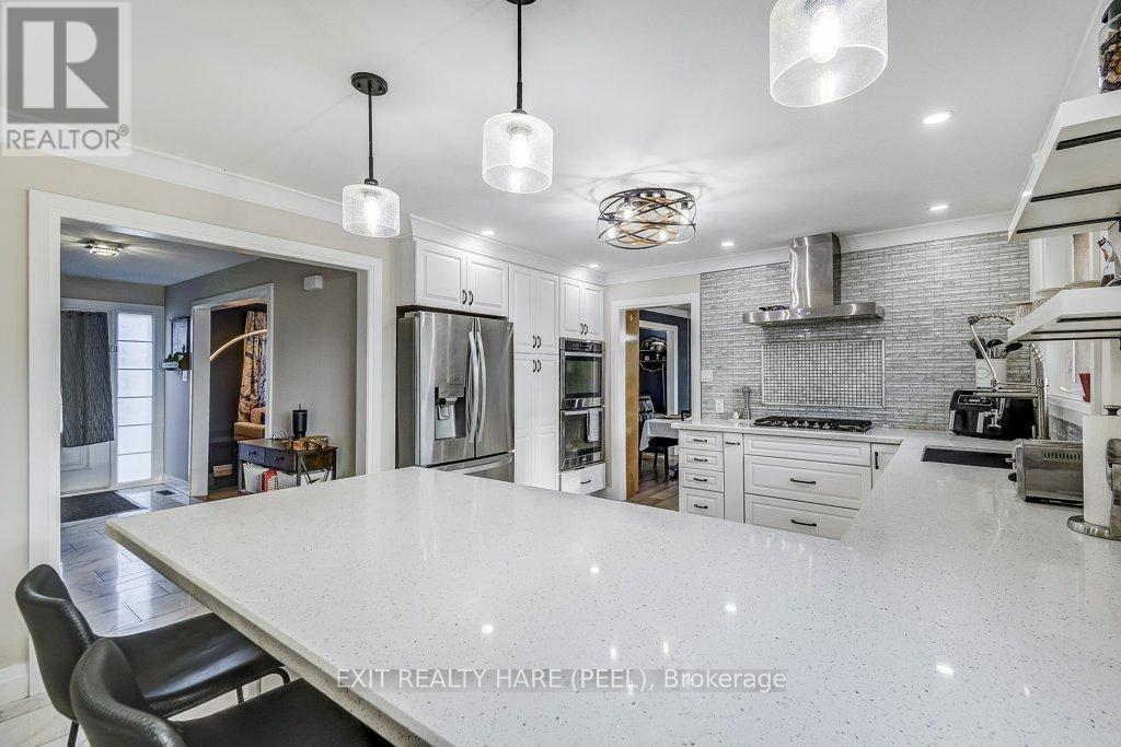 2516 Woburn Crescent, Oakville (Wo West), Ontario  L6L 5E9 - Photo 18 - W12880096