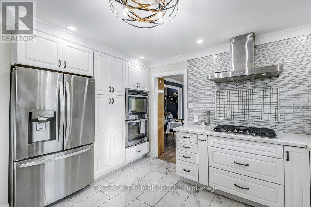 2516 Woburn Crescent, Oakville (Wo West), Ontario  L6L 5E9 - Photo 19 - W12880096