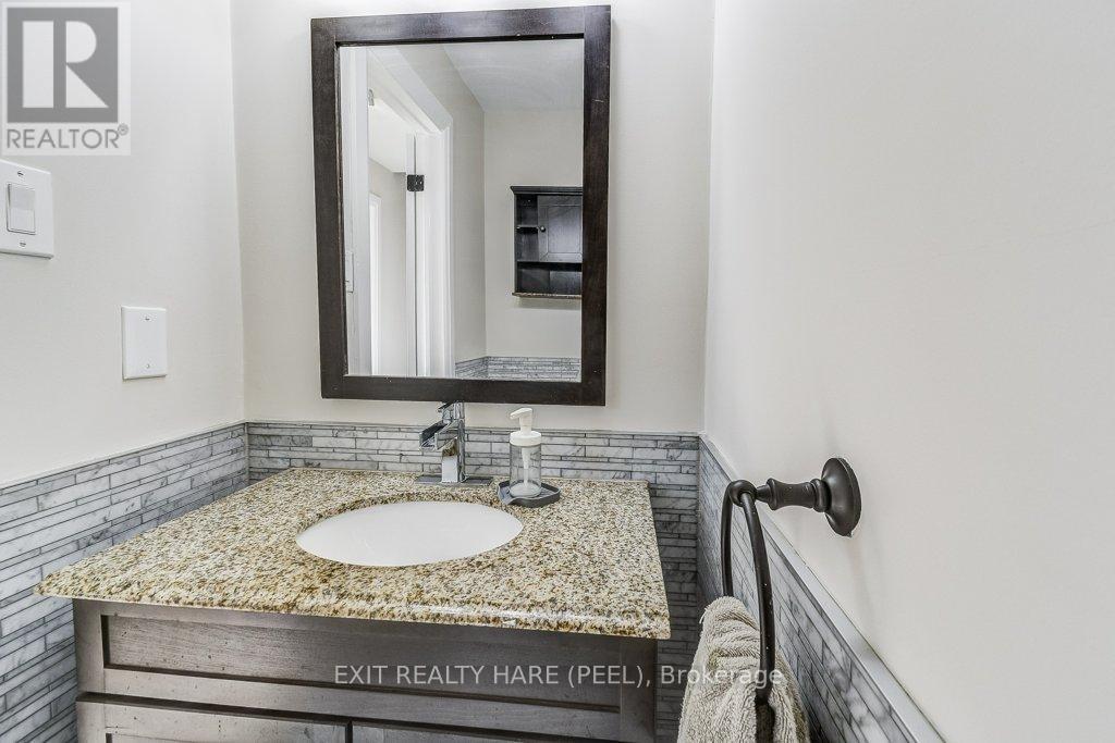 2516 Woburn Crescent, Oakville (Wo West), Ontario  L6L 5E9 - Photo 23 - W12880096