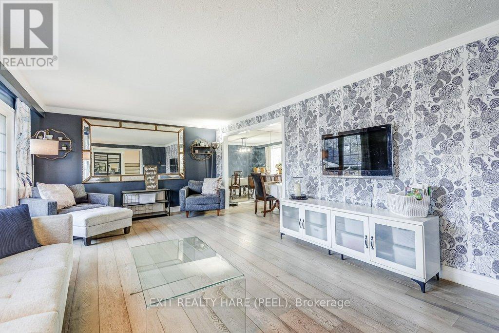 2516 Woburn Crescent, Oakville (Wo West), Ontario  L6L 5E9 - Photo 8 - W12880096