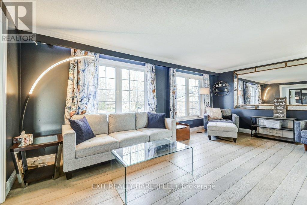 2516 Woburn Crescent, Oakville (Wo West), Ontario  L6L 5E9 - Photo 9 - W12880096