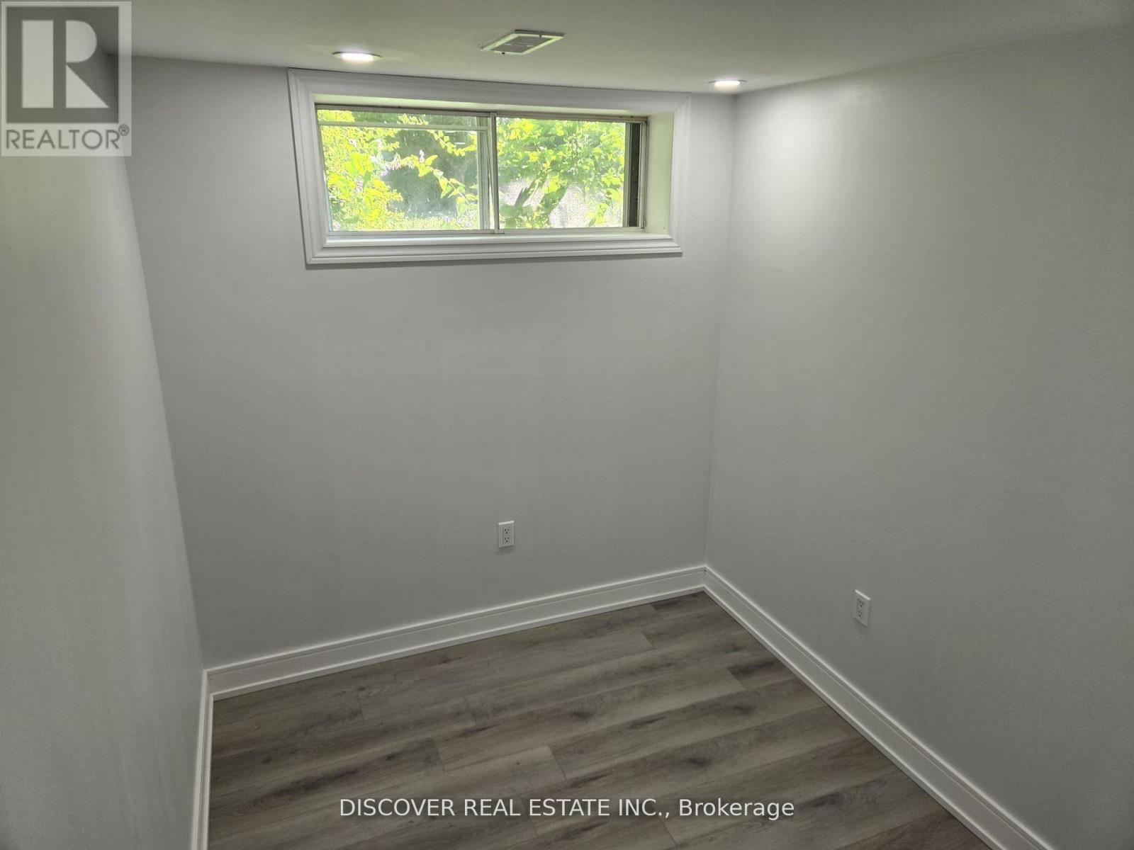 1 - 186 Floradale Drive, Mississauga, Ontario  L5B 1G3 - Photo 10 - W12880152