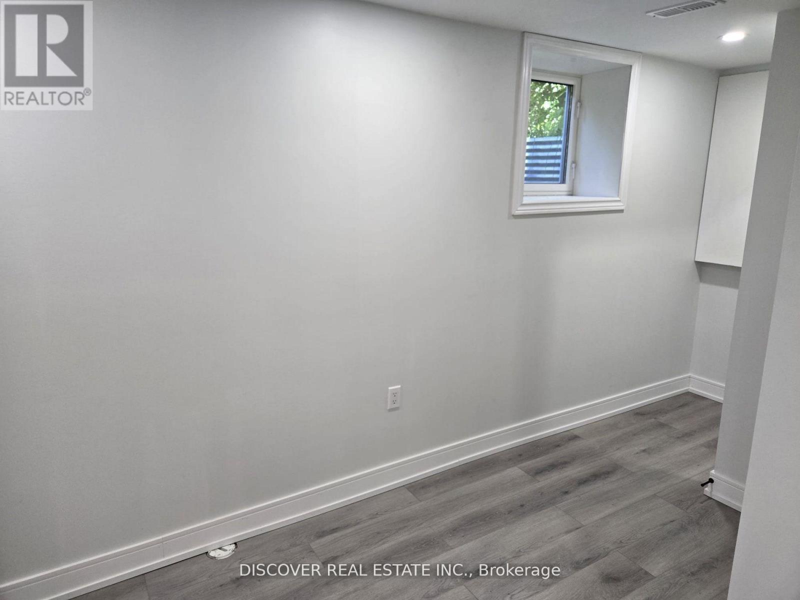 1 - 186 Floradale Drive, Mississauga, Ontario  L5B 1G3 - Photo 11 - W12880152