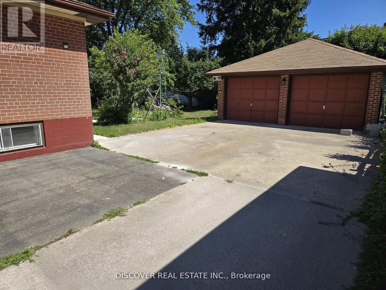 1 - 186 Floradale Drive, Mississauga, Ontario  L5B 1G3 - Photo 14 - W12880152