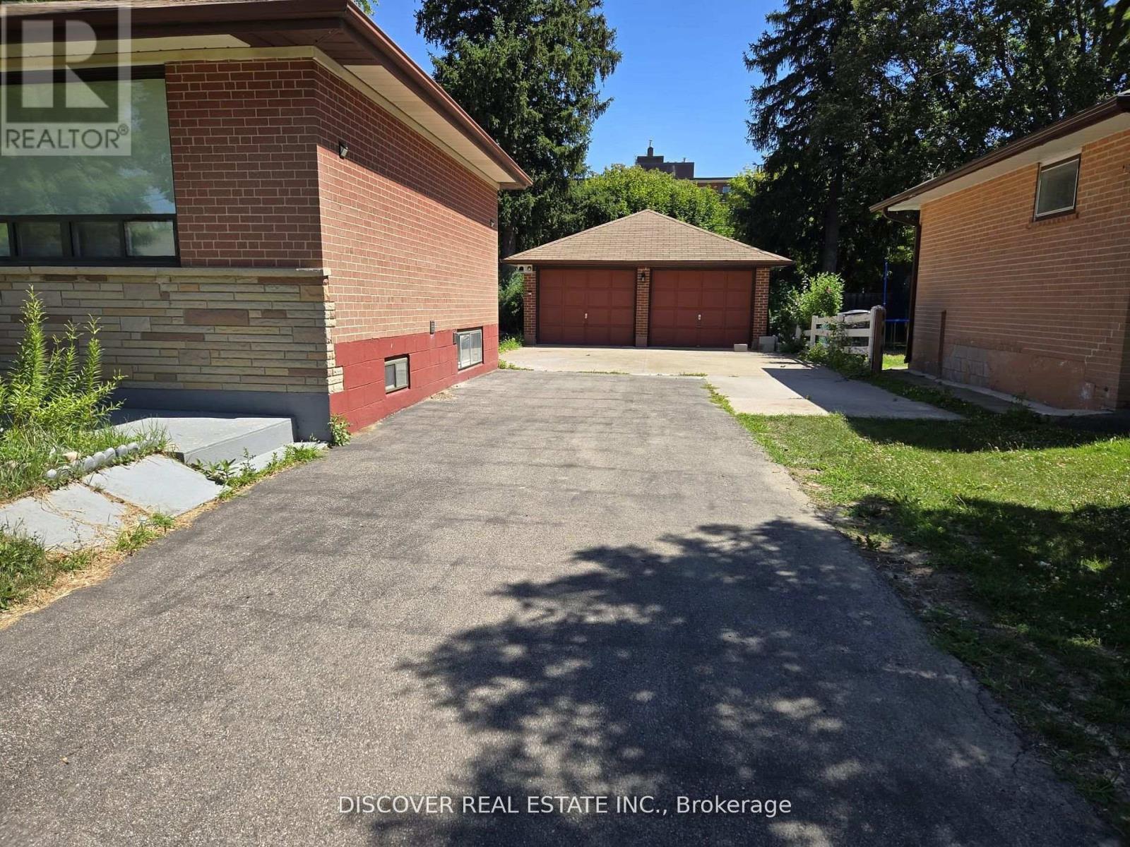 1 - 186 Floradale Drive, Mississauga, Ontario  L5B 1G3 - Photo 15 - W12880152