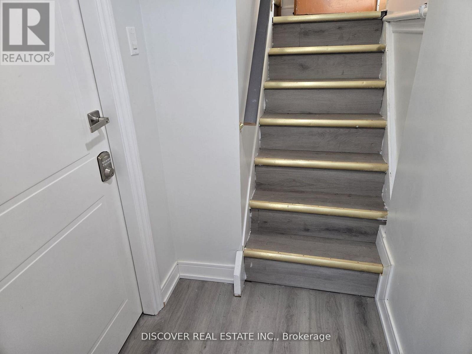 1 - 186 Floradale Drive, Mississauga, Ontario  L5B 1G3 - Photo 17 - W12880152