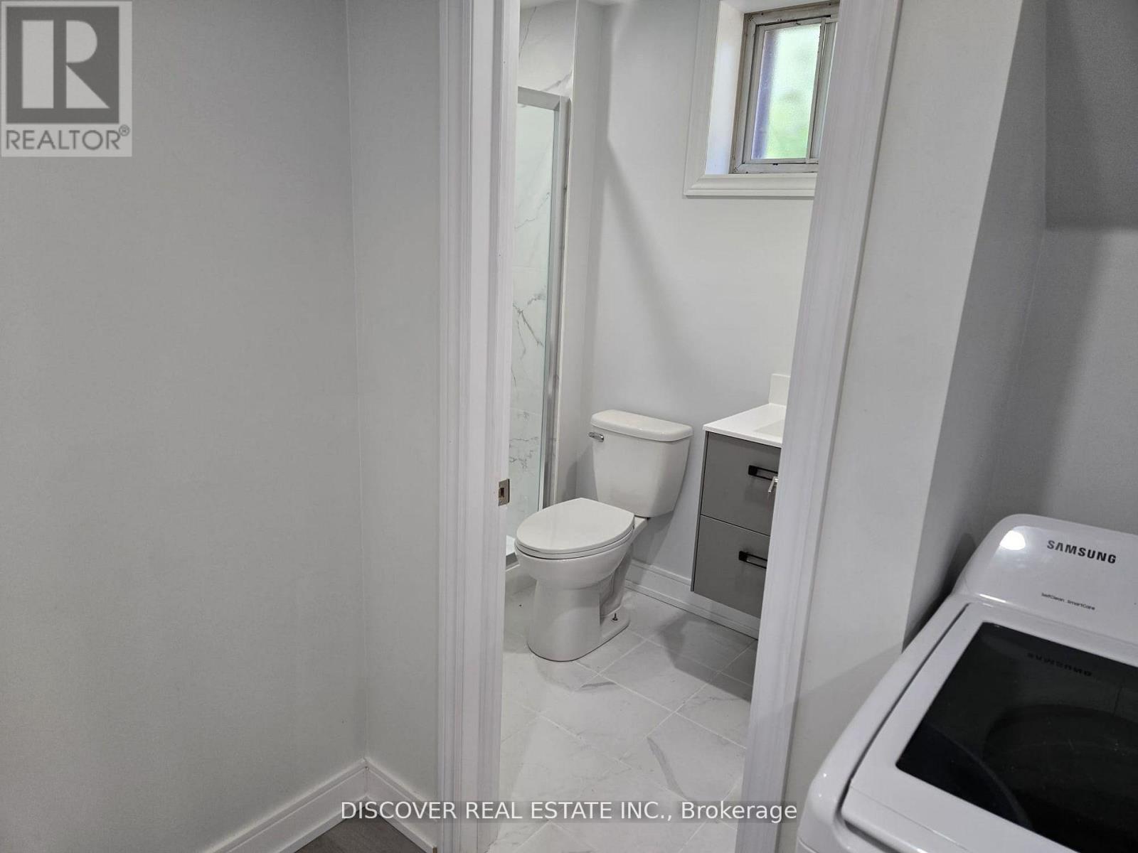 1 - 186 Floradale Drive, Mississauga, Ontario  L5B 1G3 - Photo 2 - W12880152