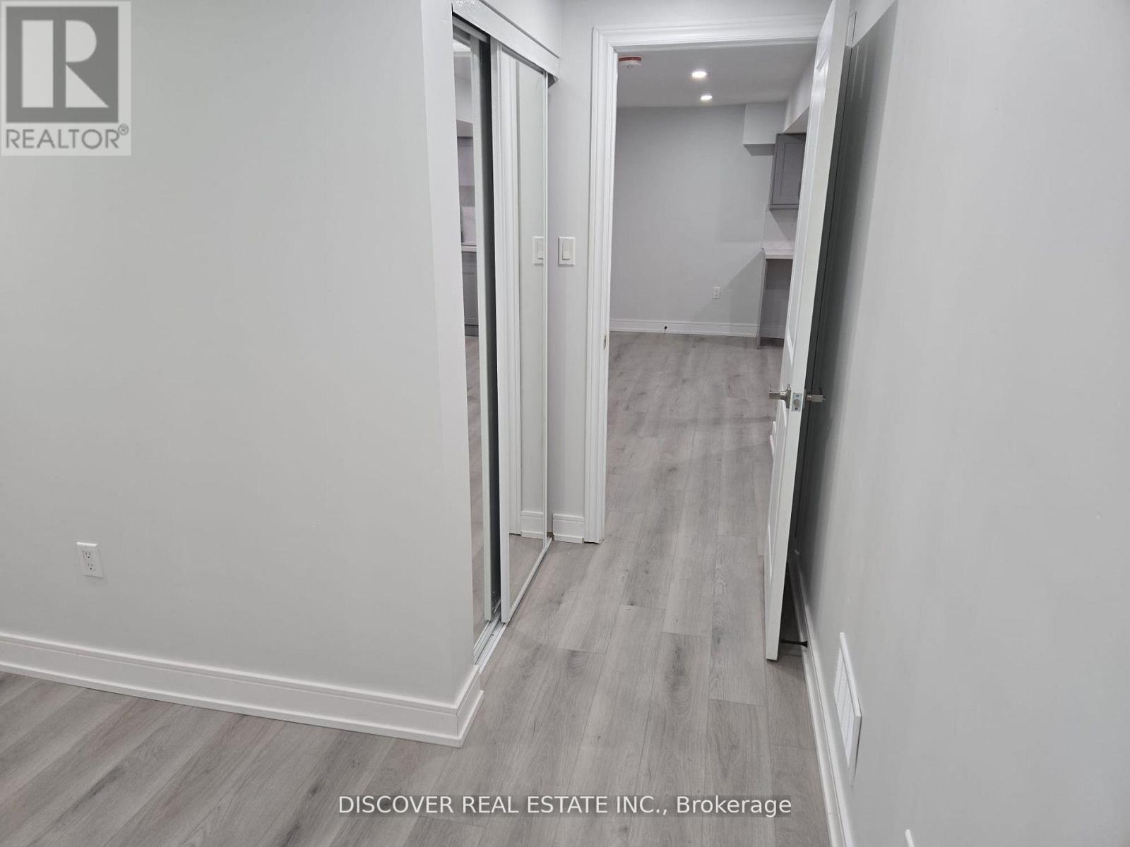 1 - 186 Floradale Drive, Mississauga, Ontario  L5B 1G3 - Photo 21 - W12880152
