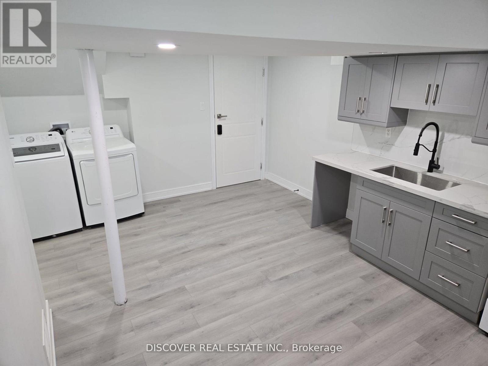 1 - 186 Floradale Drive, Mississauga, Ontario  L5B 1G3 - Photo 25 - W12880152