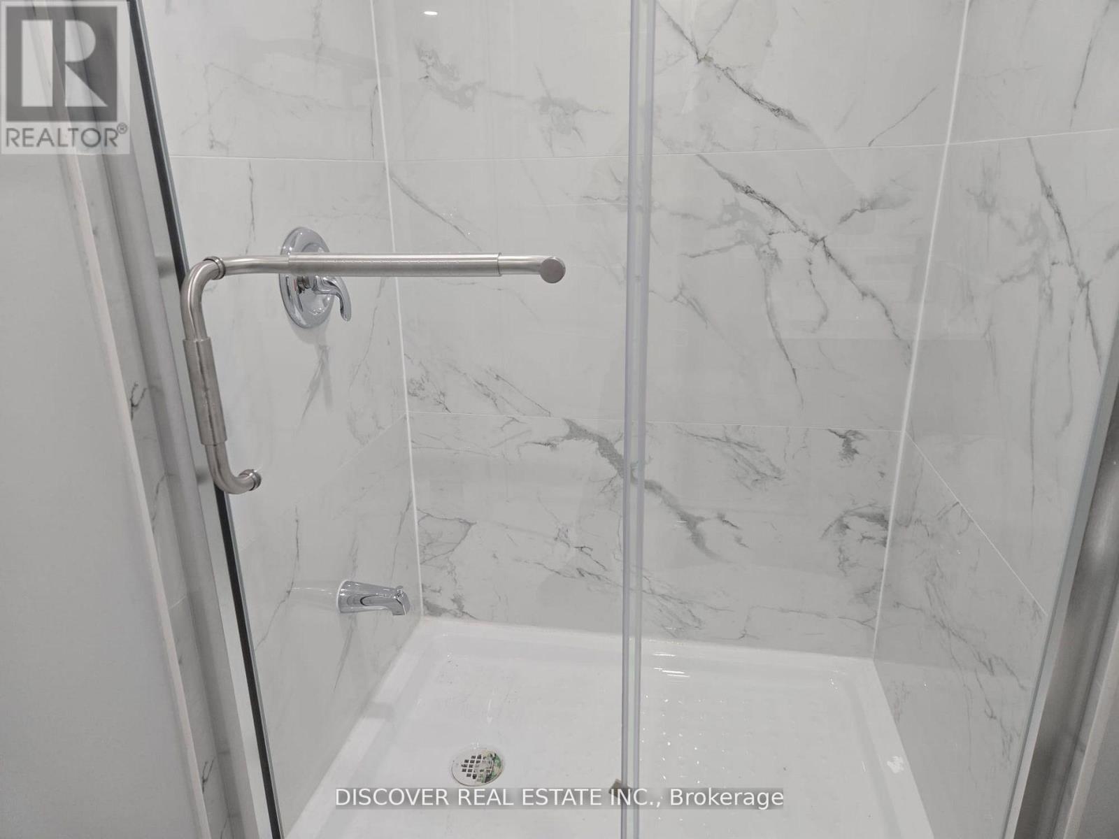 1 - 186 Floradale Drive, Mississauga, Ontario  L5B 1G3 - Photo 3 - W12880152