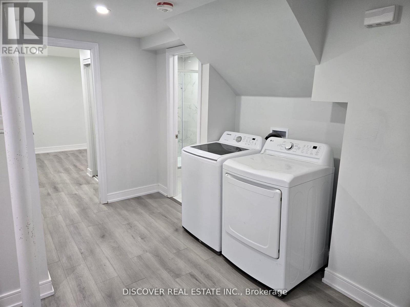 1 - 186 Floradale Drive, Mississauga, Ontario  L5B 1G3 - Photo 31 - W12880152