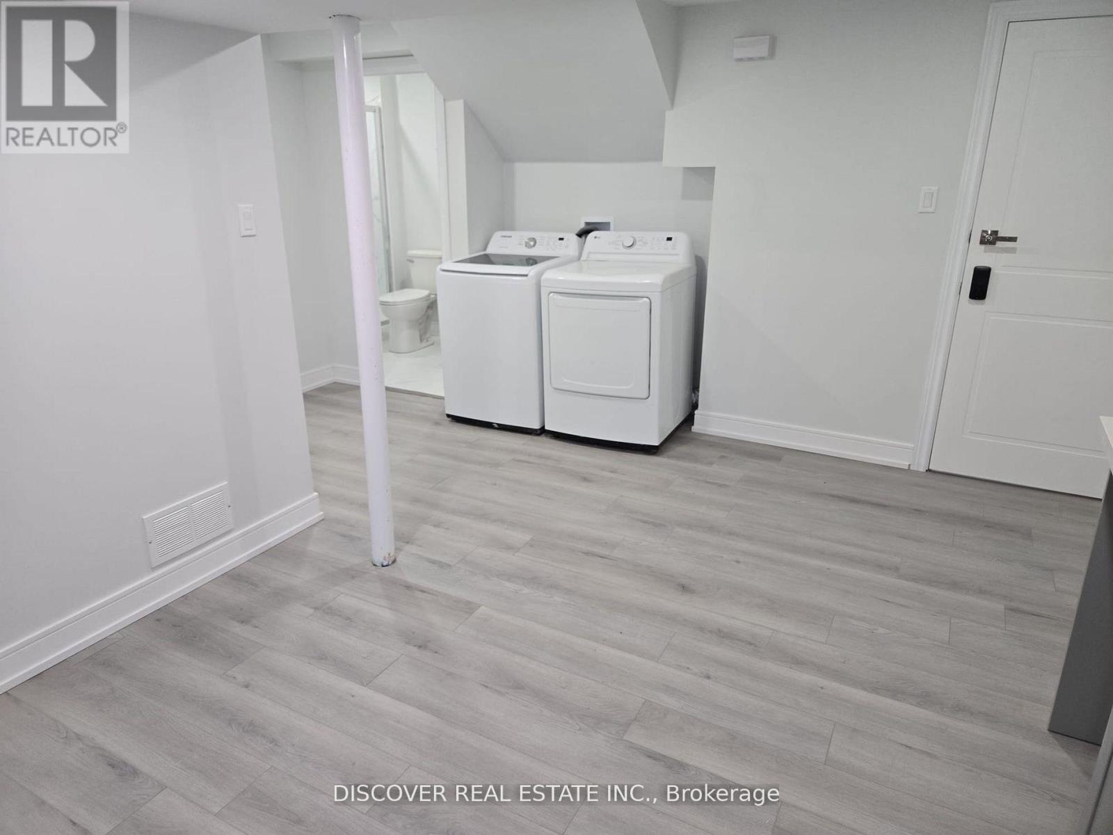 1 - 186 Floradale Drive, Mississauga, Ontario  L5B 1G3 - Photo 32 - W12880152