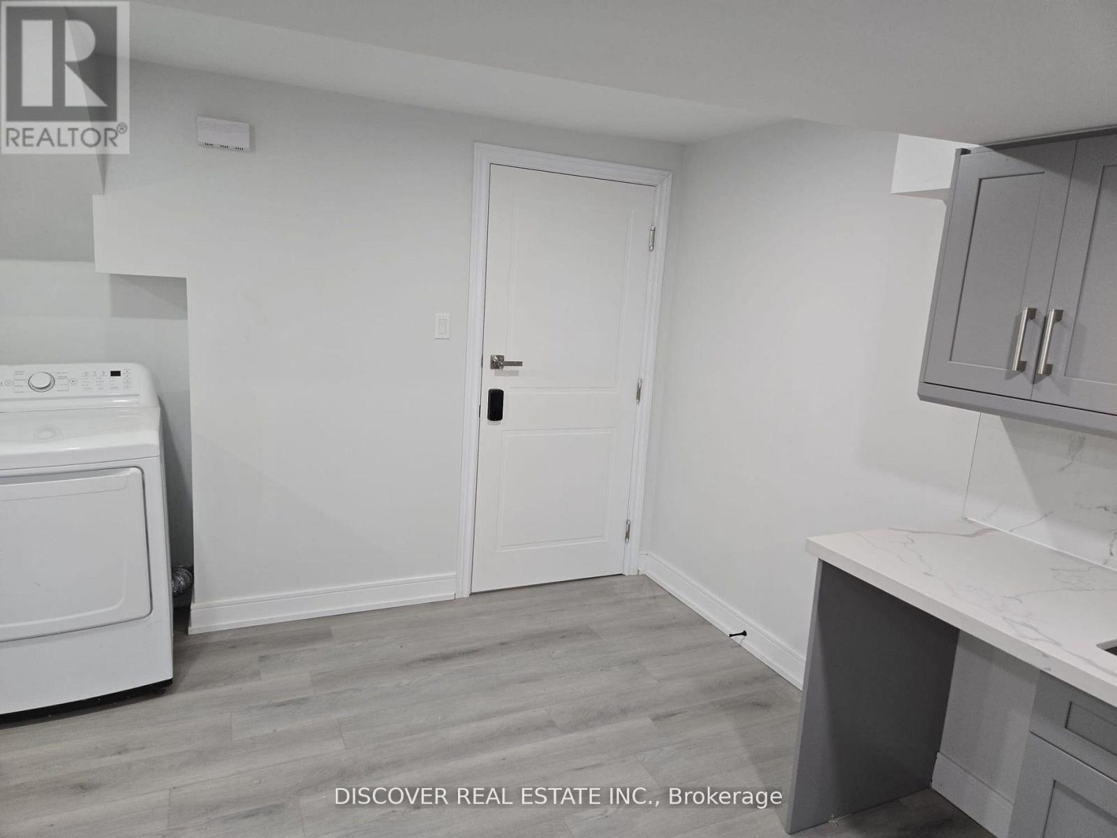 1 - 186 Floradale Drive, Mississauga, Ontario  L5B 1G3 - Photo 33 - W12880152