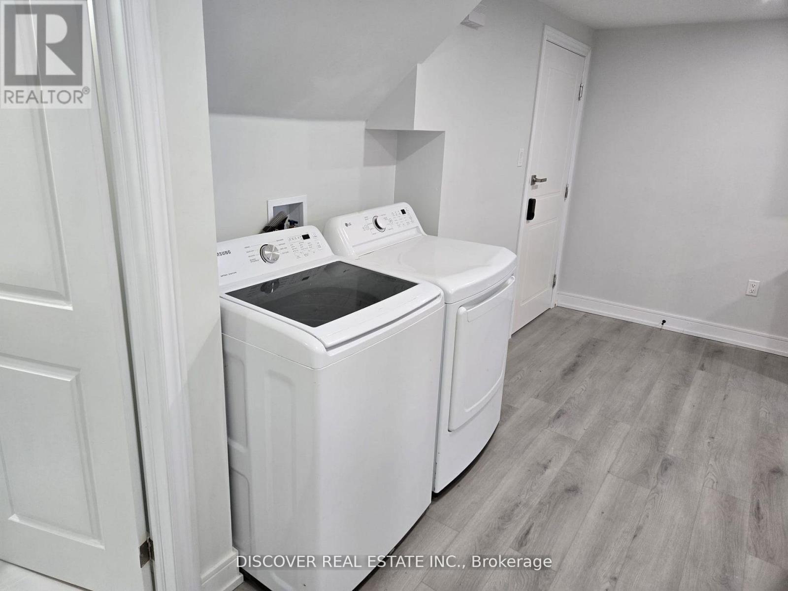 1 - 186 Floradale Drive, Mississauga, Ontario  L5B 1G3 - Photo 34 - W12880152