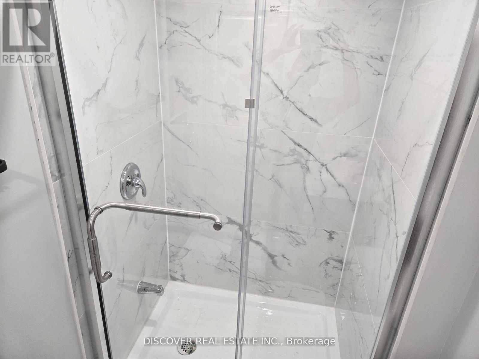 1 - 186 Floradale Drive, Mississauga, Ontario  L5B 1G3 - Photo 4 - W12880152