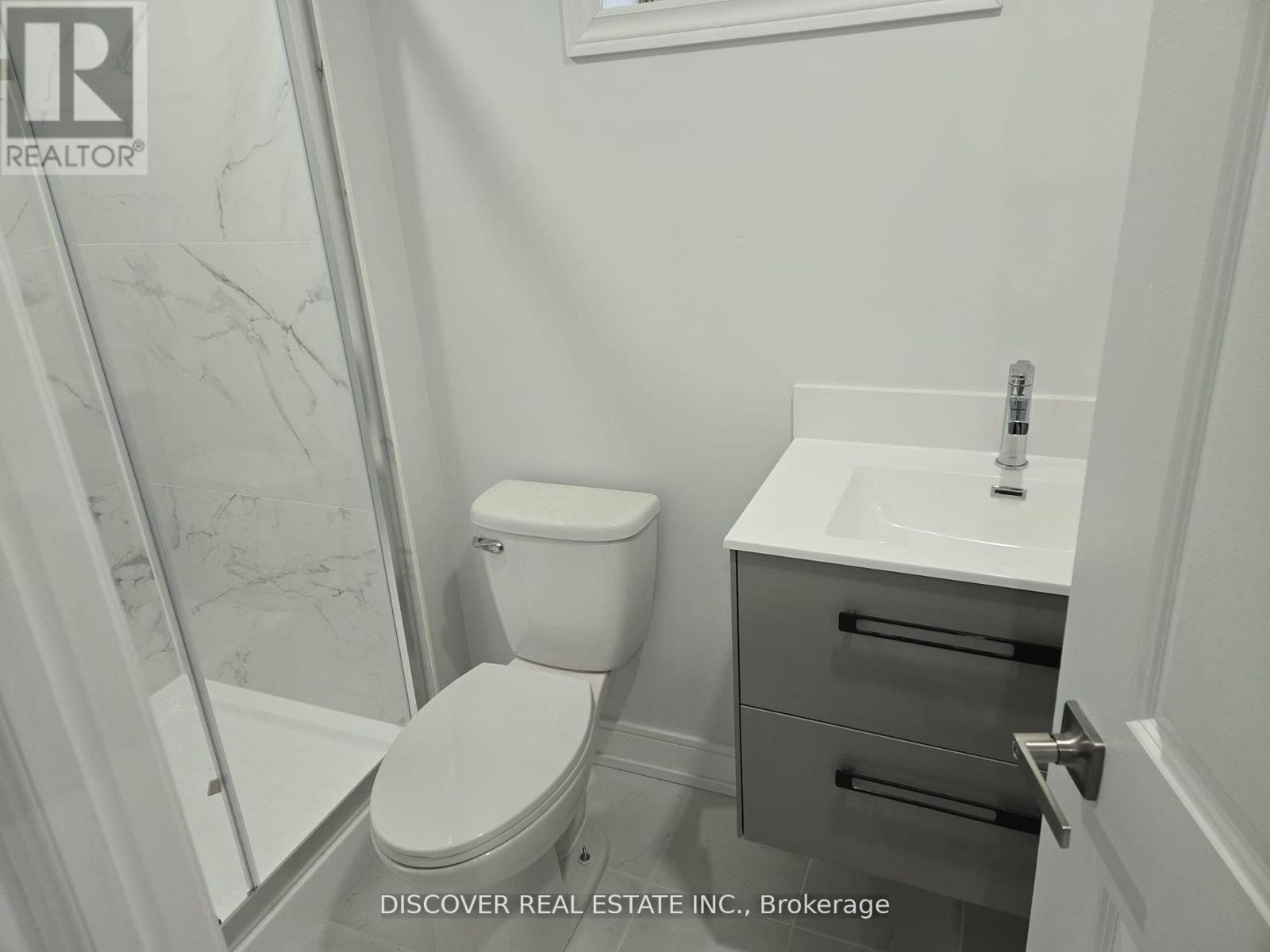 1 - 186 Floradale Drive, Mississauga, Ontario  L5B 1G3 - Photo 5 - W12880152