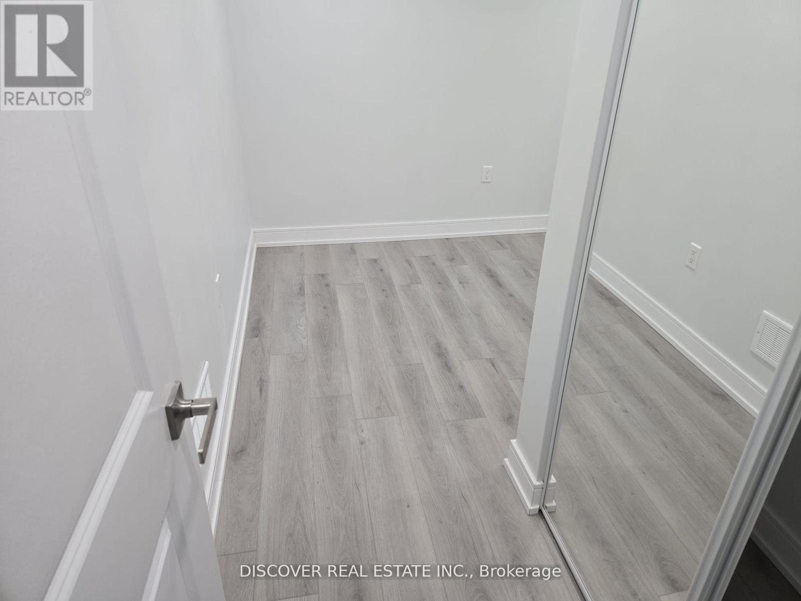 1 - 186 Floradale Drive, Mississauga, Ontario  L5B 1G3 - Photo 7 - W12880152
