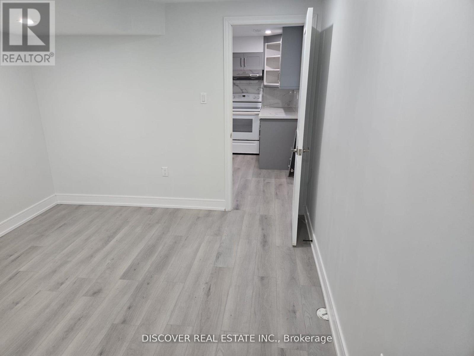 1 - 186 Floradale Drive, Mississauga, Ontario  L5B 1G3 - Photo 9 - W12880152