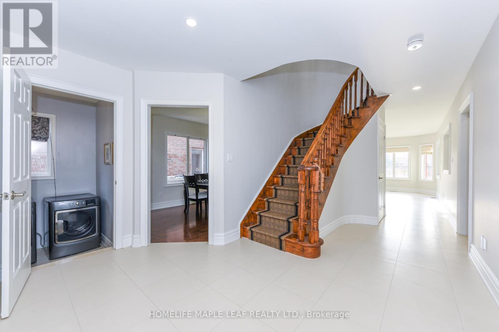 7 Southbury Manor Drive, Caledon, Ontario  L7E 1X7 - Photo 7 - W12880156