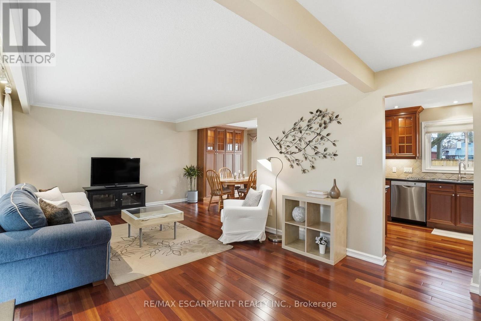 5210 Mulberry Drive, Burlington, Ontario  L7L 3P4 - Photo 10 - W12880178