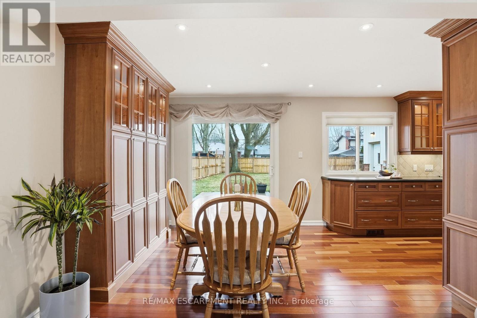 5210 Mulberry Drive, Burlington, Ontario  L7L 3P4 - Photo 14 - W12880178