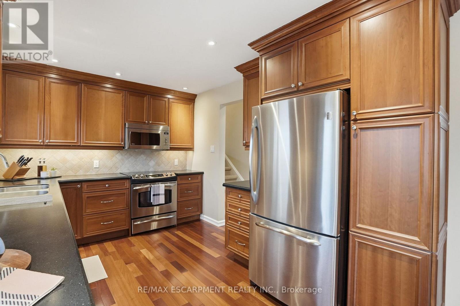 5210 Mulberry Drive, Burlington, Ontario  L7L 3P4 - Photo 17 - W12880178