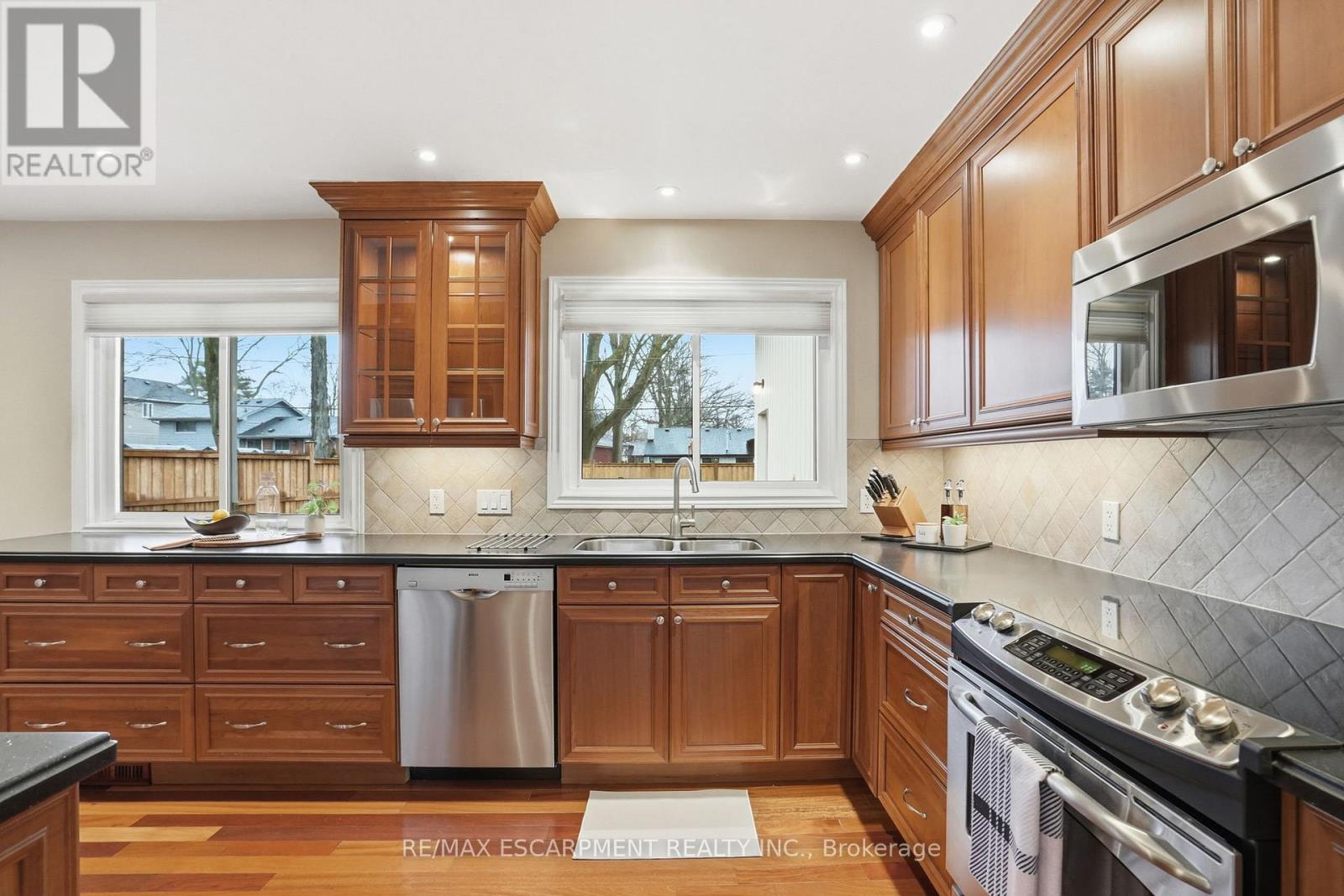 5210 Mulberry Drive, Burlington, Ontario  L7L 3P4 - Photo 18 - W12880178