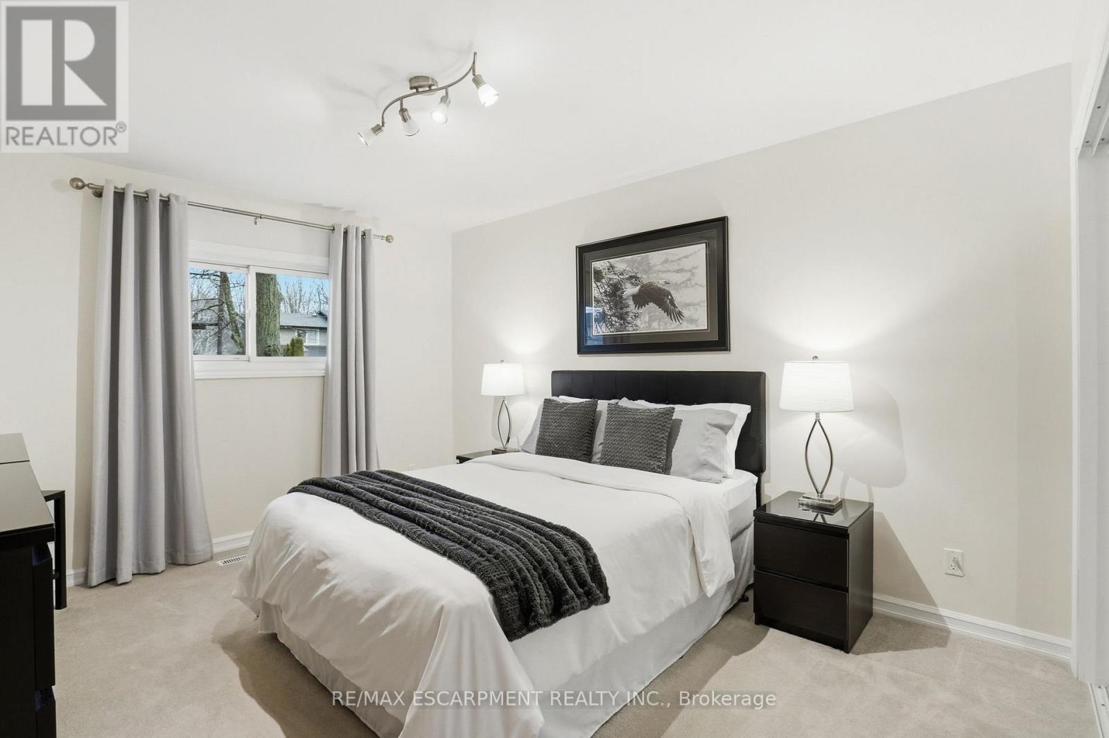 5210 Mulberry Drive, Burlington, Ontario  L7L 3P4 - Photo 22 - W12880178