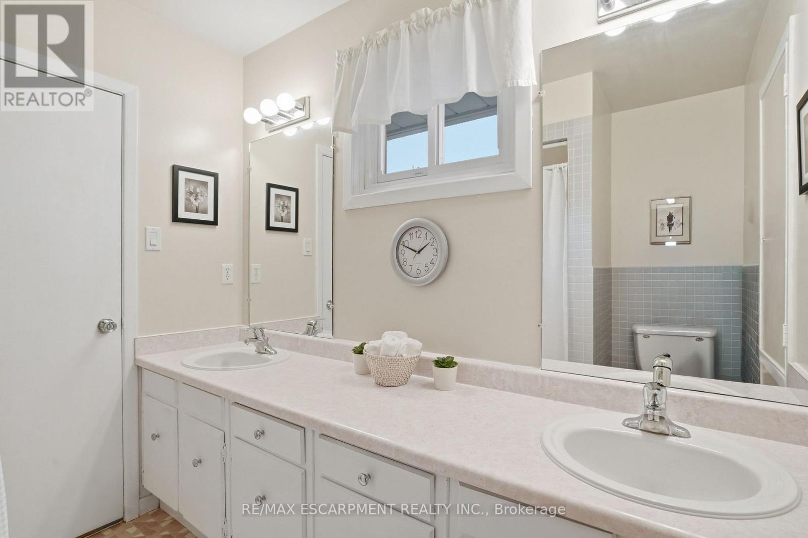 5210 Mulberry Drive, Burlington, Ontario  L7L 3P4 - Photo 25 - W12880178