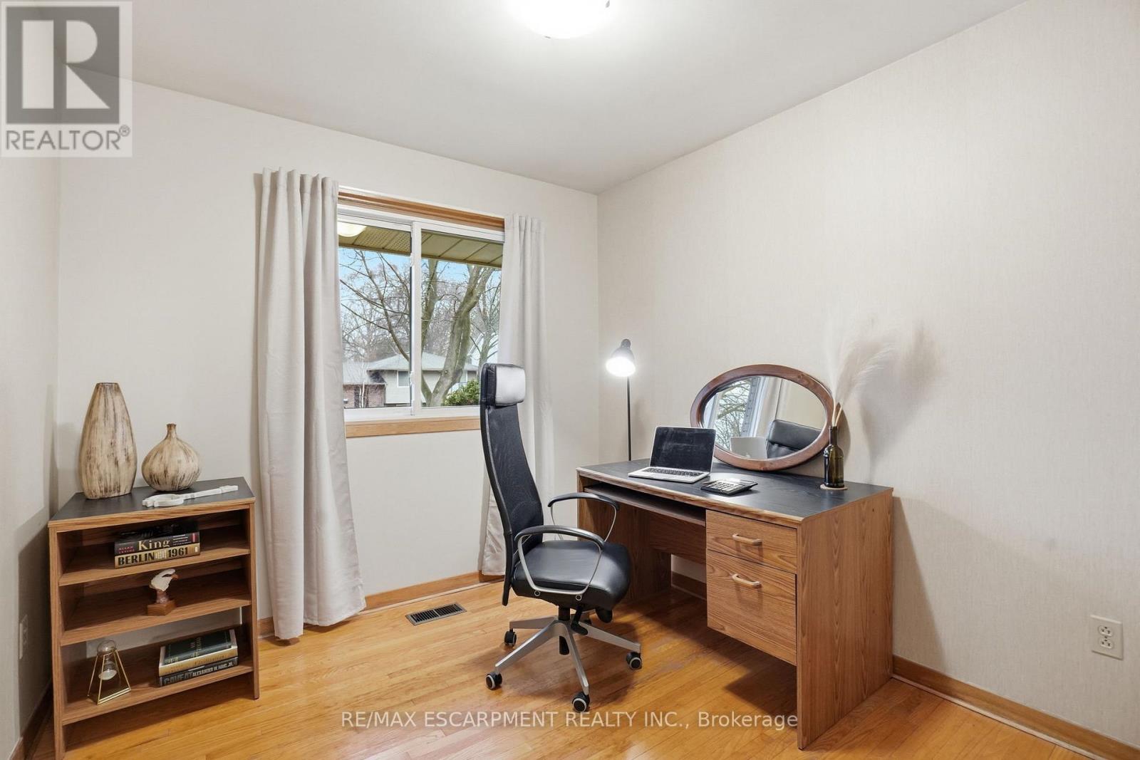 5210 Mulberry Drive, Burlington, Ontario  L7L 3P4 - Photo 31 - W12880178