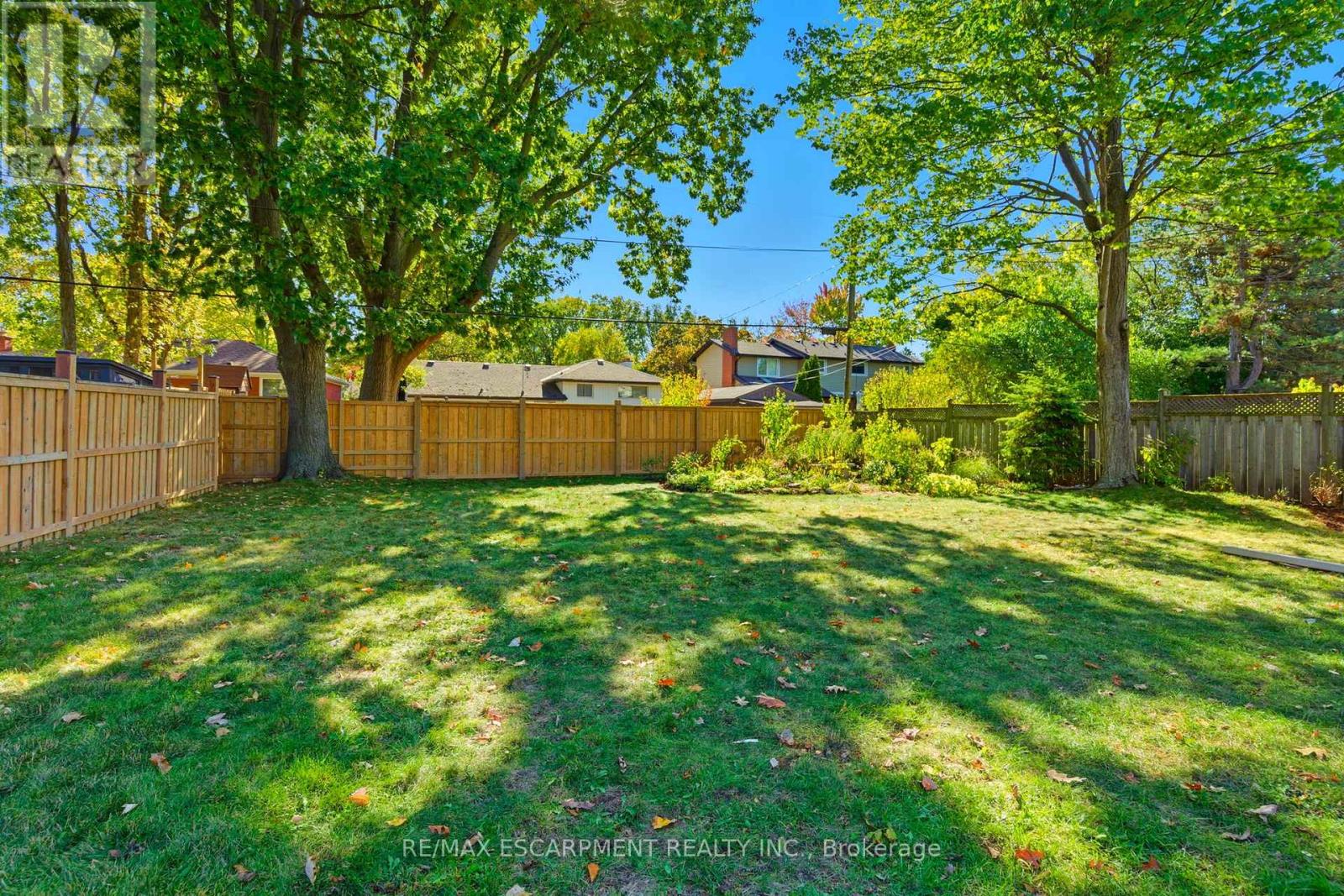 5210 Mulberry Drive, Burlington, Ontario  L7L 3P4 - Photo 5 - W12880178