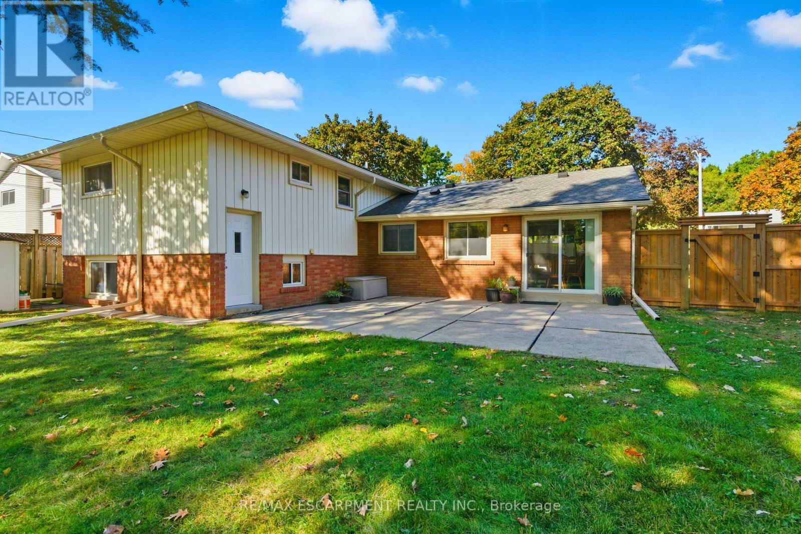 5210 Mulberry Drive, Burlington, Ontario  L7L 3P4 - Photo 7 - W12880178