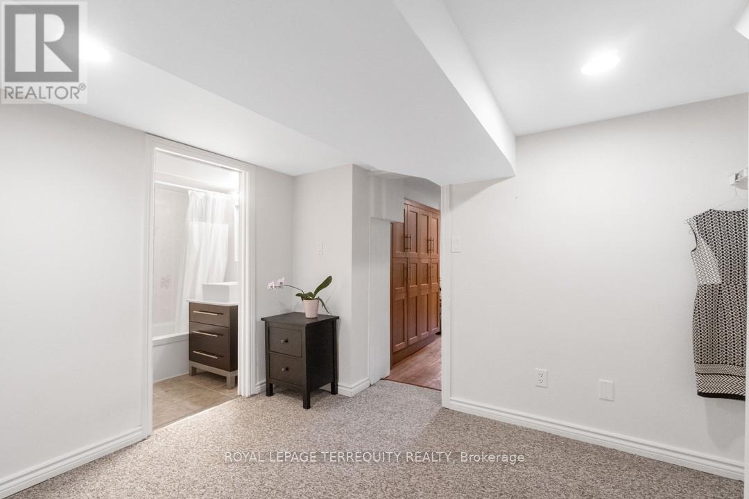 Bsmt - 95 Macdonell Avenue, Toronto (Roncesvalles), Ontario  M6R 2A4 - Photo 16 - W12880208