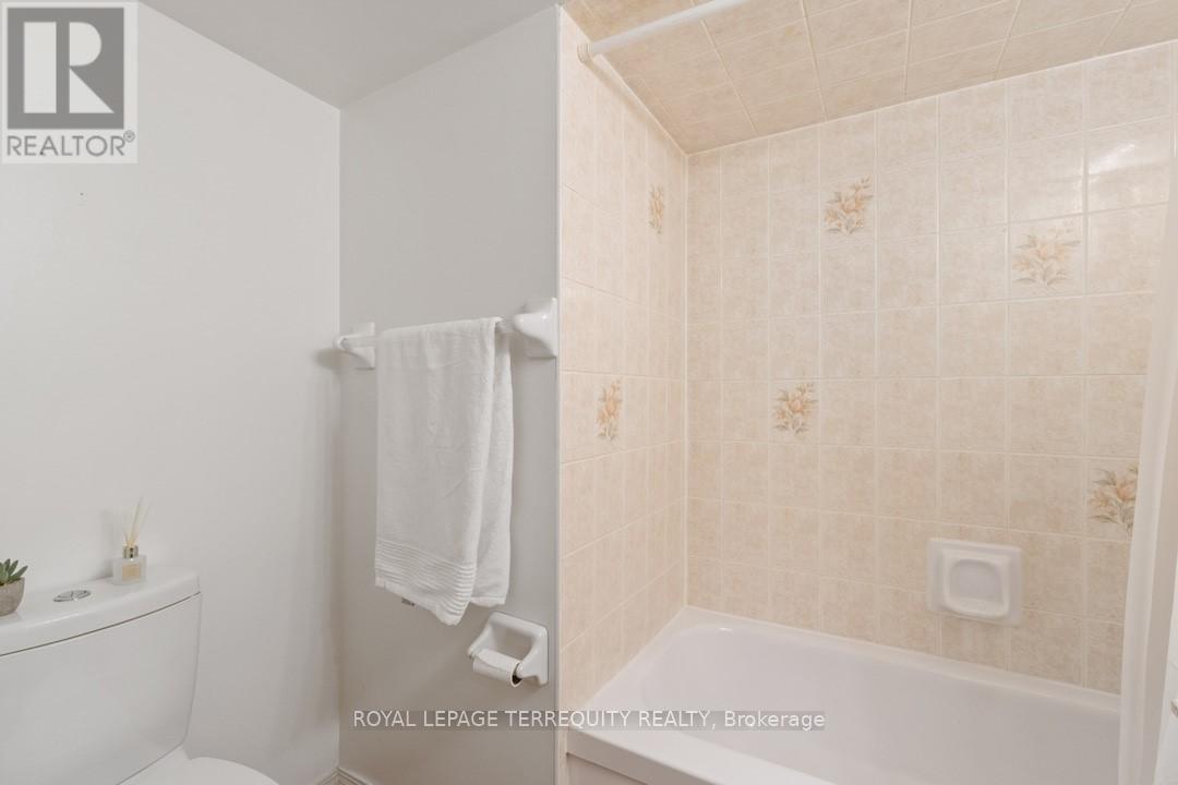 Bsmt - 95 Macdonell Avenue, Toronto (Roncesvalles), Ontario  M6R 2A4 - Photo 19 - W12880208