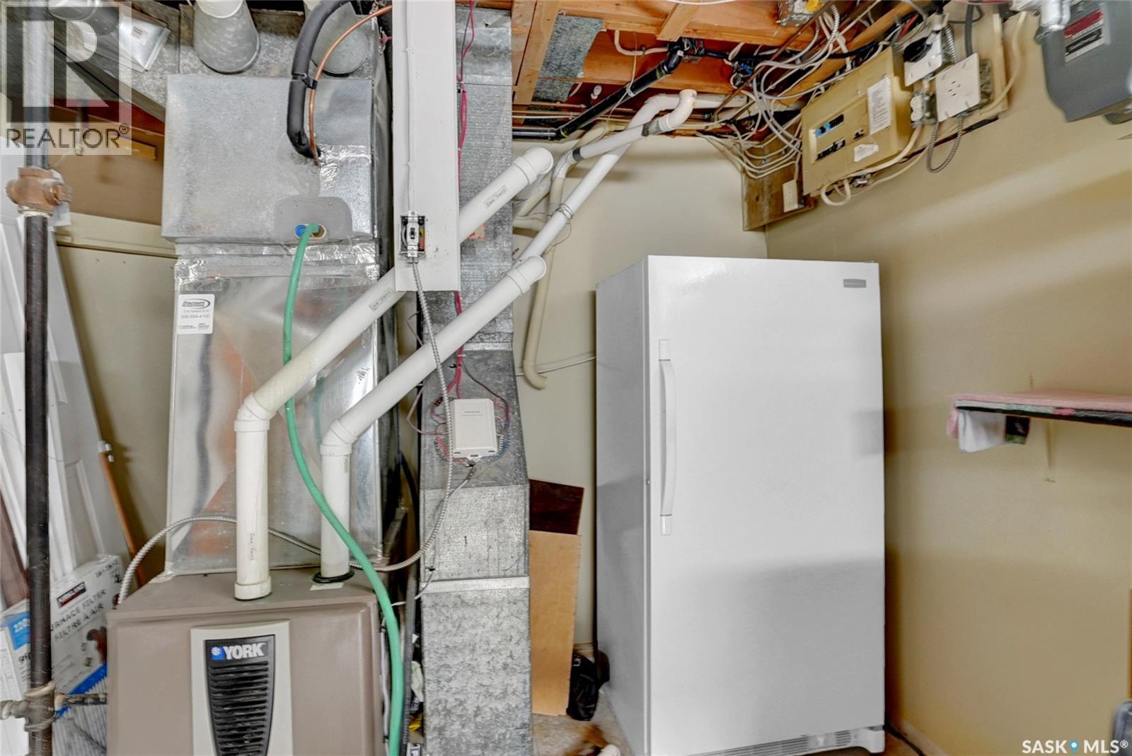 1309 Algoma Avenue, Moose Jaw, Saskatchewan  S6H 3Z9 - Photo 39 - SK030377