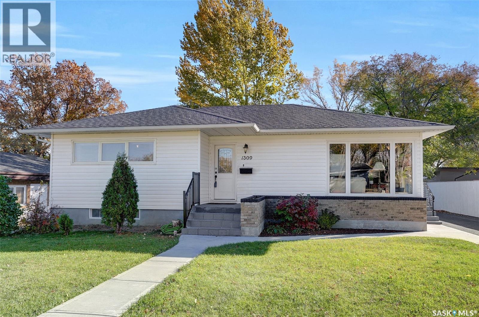 1309 Algoma Avenue, Moose Jaw, Saskatchewan  S6H 3Z9 - Photo 4 - SK030377