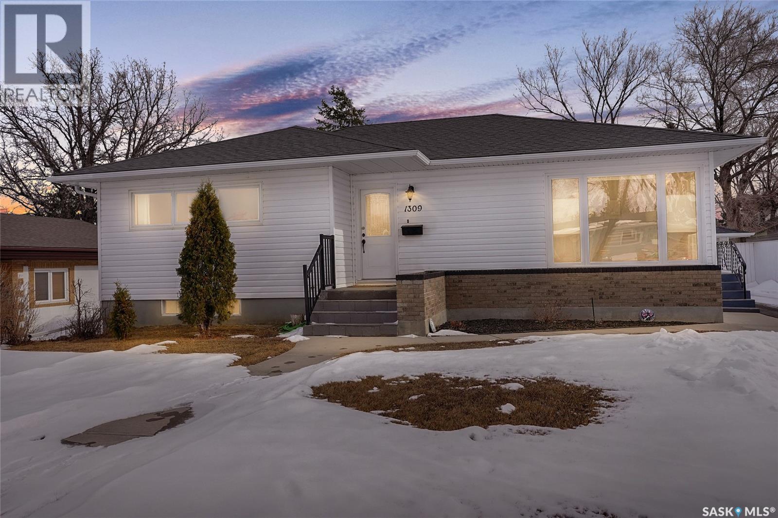 1309 Algoma Avenue, Moose Jaw, Saskatchewan  S6H 3Z9 - Photo 48 - SK030377