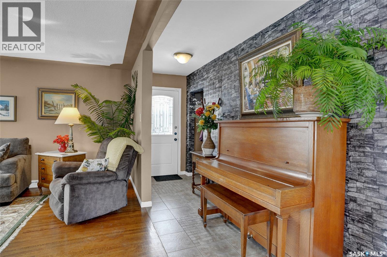 1309 Algoma Avenue, Moose Jaw, Saskatchewan  S6H 3Z9 - Photo 5 - SK030377