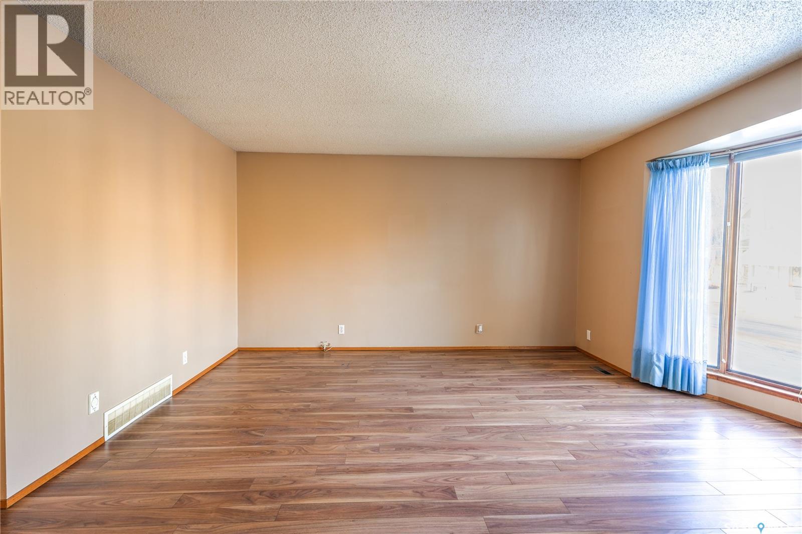 663 Athabasca Street W, Moose Jaw, Saskatchewan  S6H 2C7 - Photo 5 - SK030349