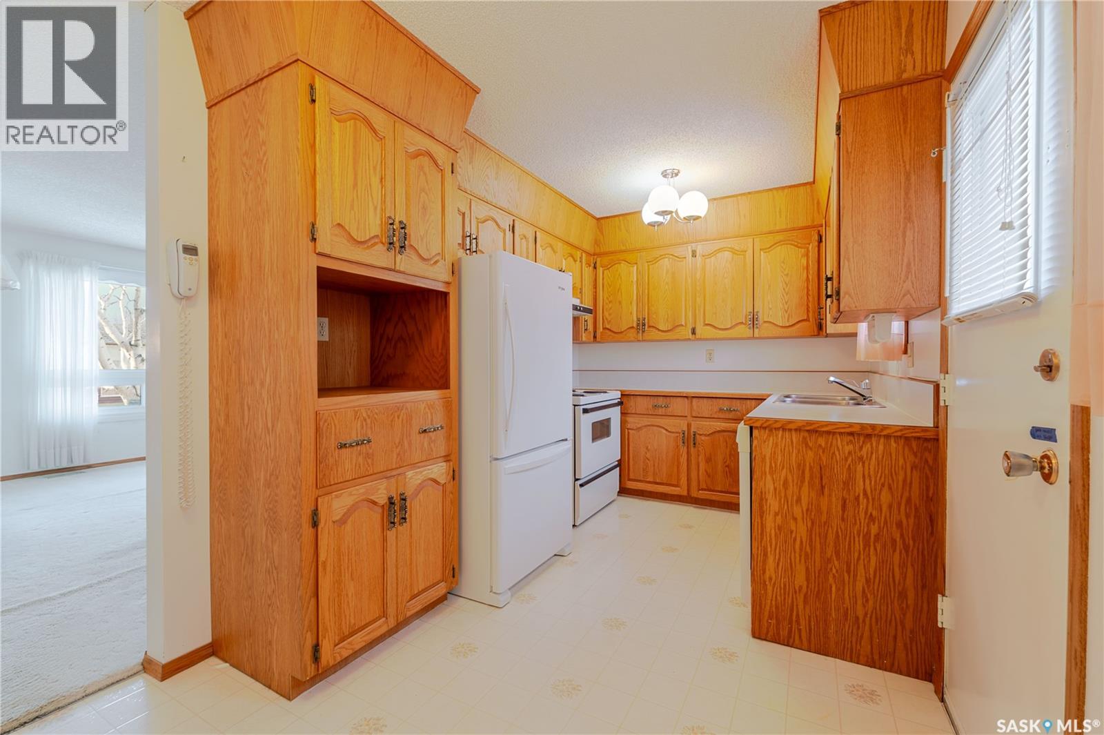 974 Hawthorne Crescent, Moose Jaw, Saskatchewan  S6H 6T6 - Photo 10 - SK030236