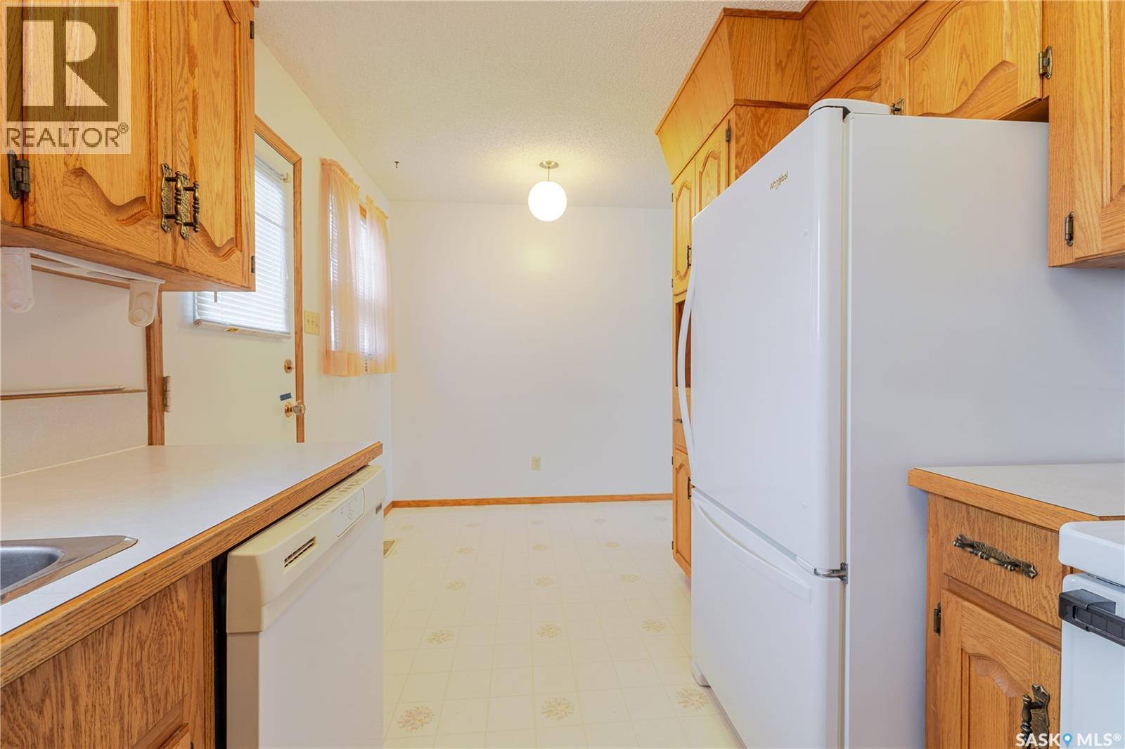 974 Hawthorne Crescent, Moose Jaw, Saskatchewan  S6H 6T6 - Photo 11 - SK030236