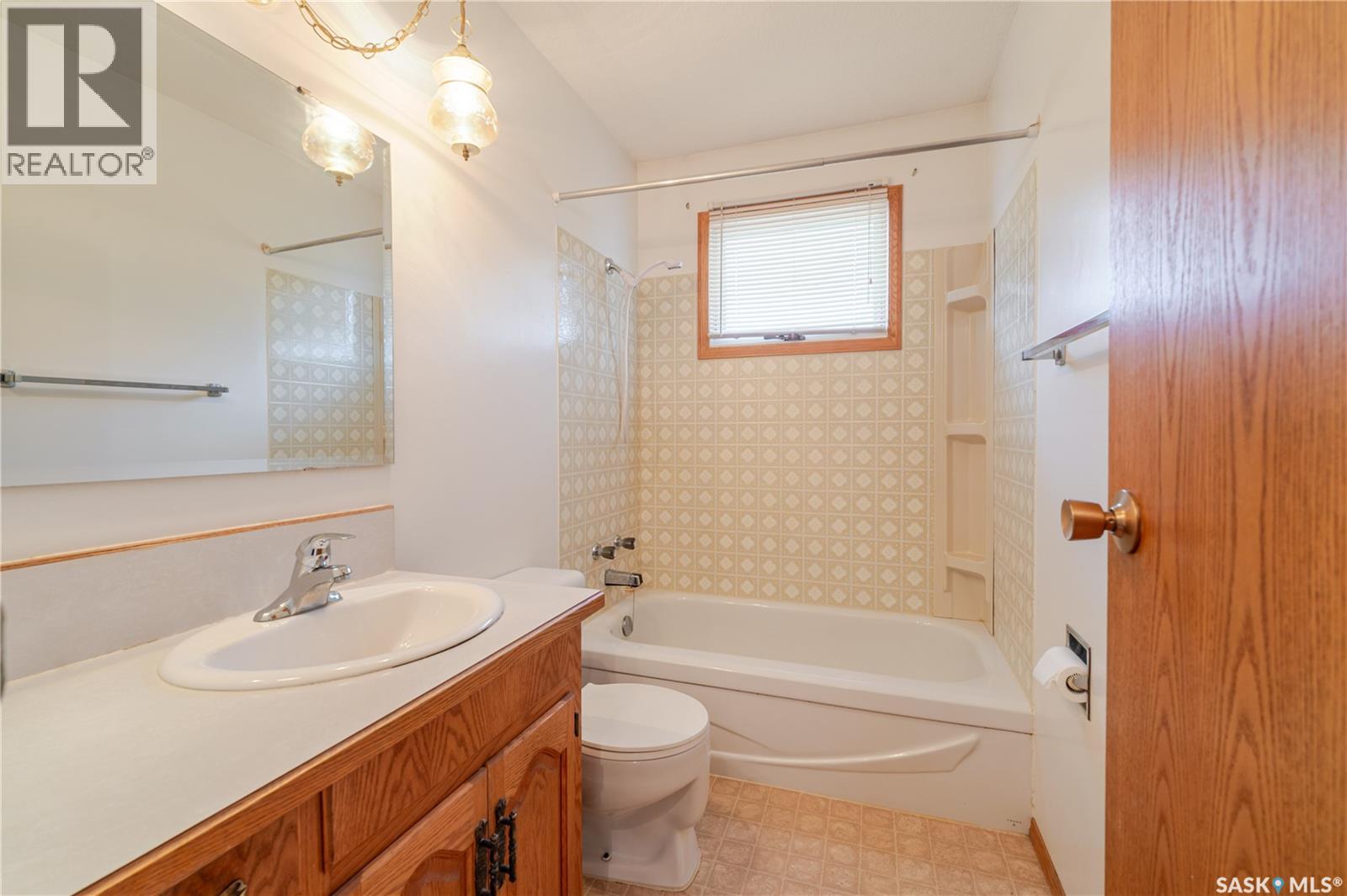 974 Hawthorne Crescent, Moose Jaw, Saskatchewan  S6H 6T6 - Photo 13 - SK030236