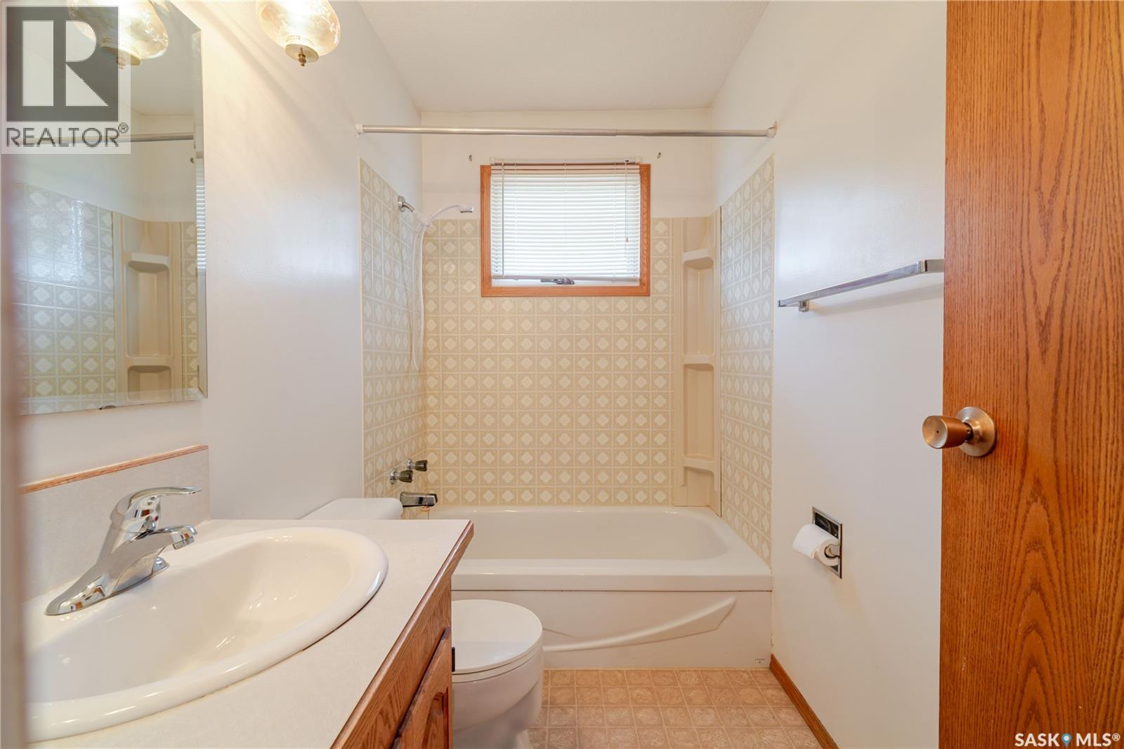 974 Hawthorne Crescent, Moose Jaw, Saskatchewan  S6H 6T6 - Photo 14 - SK030236