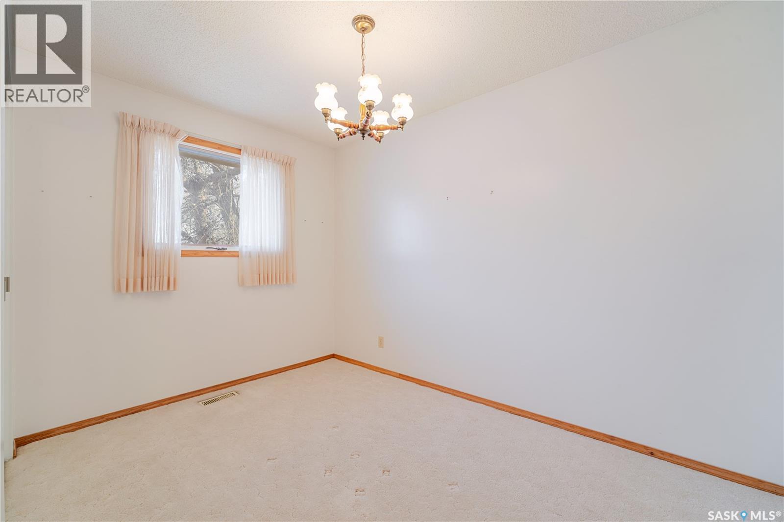 974 Hawthorne Crescent, Moose Jaw, Saskatchewan  S6H 6T6 - Photo 15 - SK030236