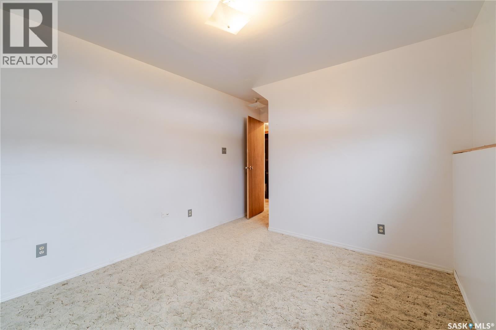 974 Hawthorne Crescent, Moose Jaw, Saskatchewan  S6H 6T6 - Photo 27 - SK030236