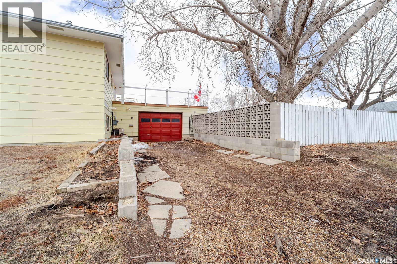 974 Hawthorne Crescent, Moose Jaw, Saskatchewan  S6H 6T6 - Photo 38 - SK030236