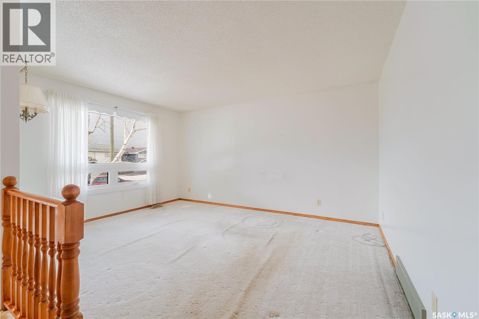 974 Hawthorne Crescent, Moose Jaw, Saskatchewan  S6H 6T6 - Photo 4 - SK030236